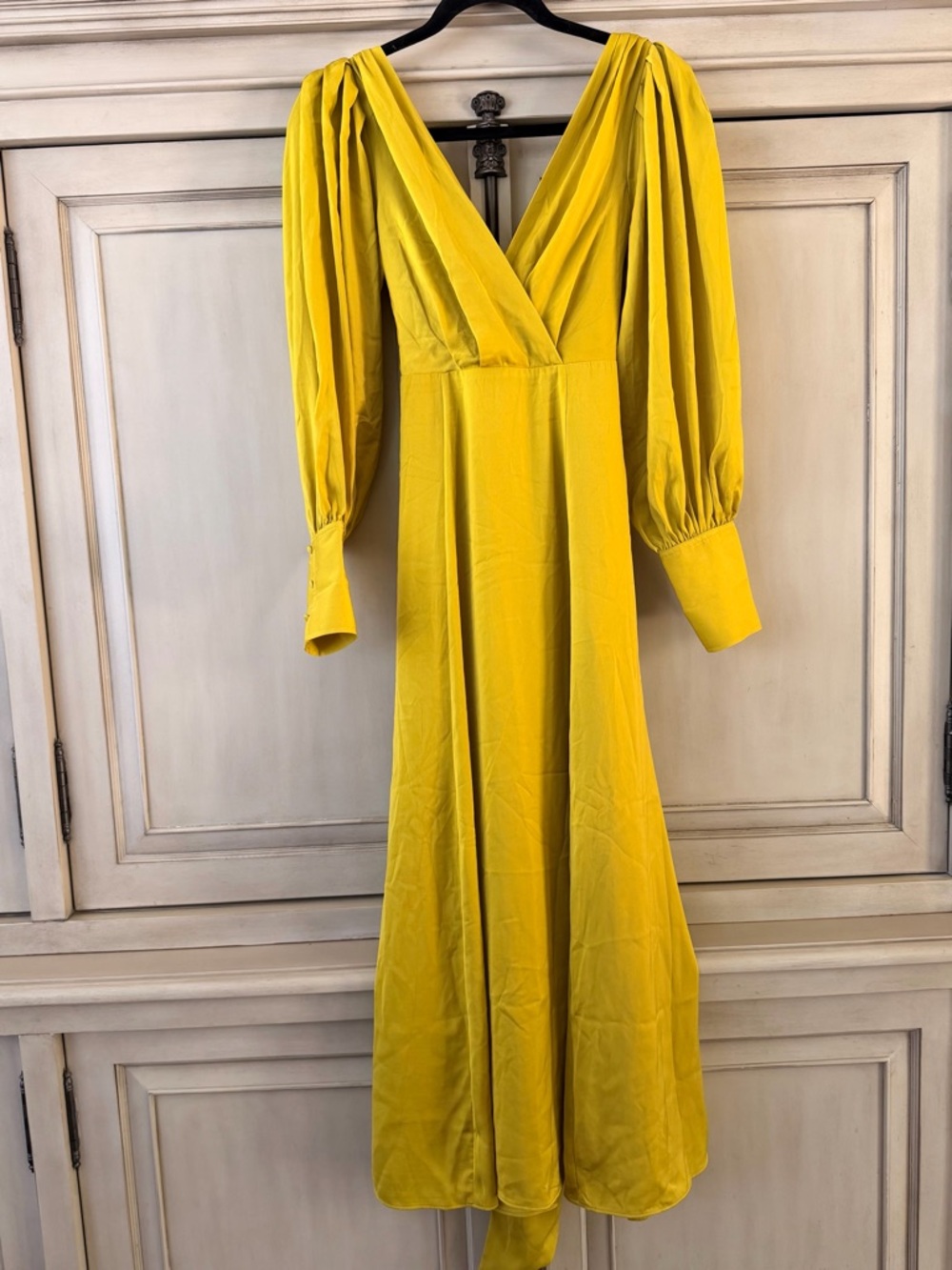 Banana Republic Chartreuse V-Neck Long Sleeve Maxi Dress-Size 2 NWT